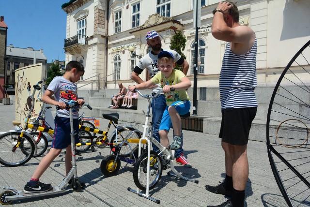 Na najmłodszych uczestników radomskiego spotkania przy fontannach czekało w piątek dużo rowerowych atrakcji.