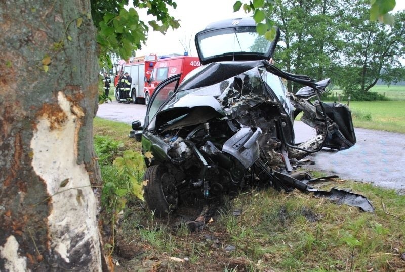 Wypadek na trasie Sztabin - Jaminy. 32-letni kierowca zginął na miejscu (zdjęcia)