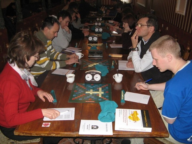 Turniej Scrabble'e rozpoczął się w sobotę i trwał do niedzielnego popołudnia
