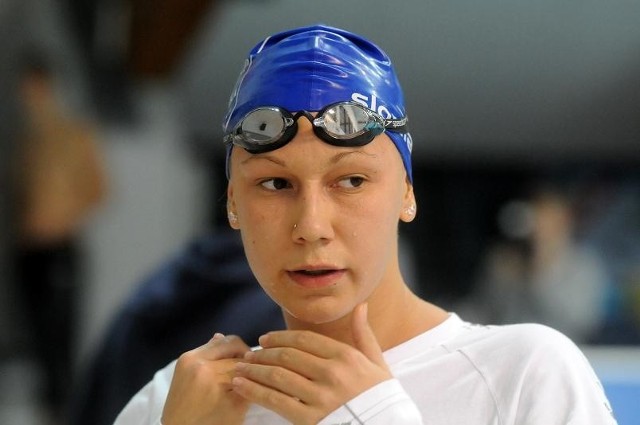 Mirela Olczak ma 19 lat. Jest wychowanką MKP Słowianki Gorzów Wlkp., specjalizuje się w stylu motylkowym. Zdobyła trzy złote medale w mistrzostwach Europy juniorek.