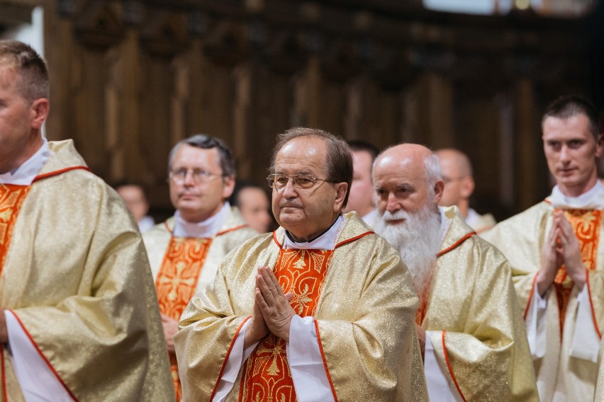 Zarobki u o. Rydzyka? Ojciec Rydzyk płaci pracownikom...