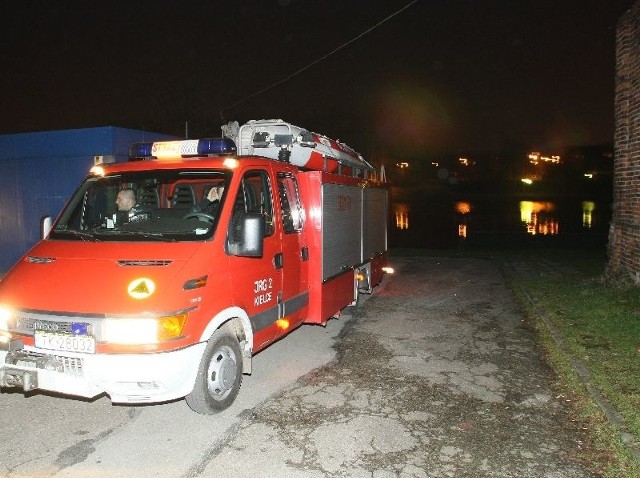 W piątek wieczorem nad kieleckim zalewem pracowali strażacy i policjanci.