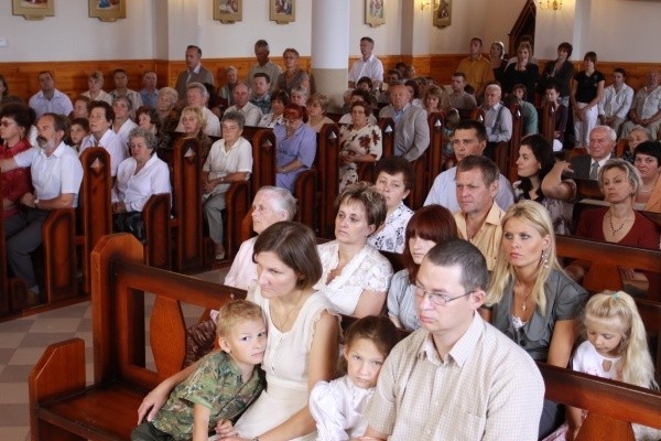 Wierni zgromadzeni podczas mszy świętej