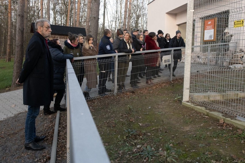 Szukając wsparcia wśród polityków, do poznańskiego zoo...