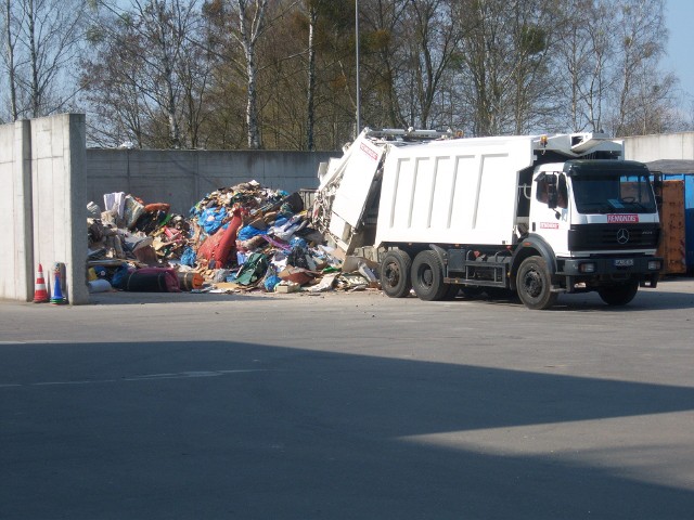 Śmieci w KoszalinieNa razie w taki sposób będzie się w Koszalinie zwozić śmieci.