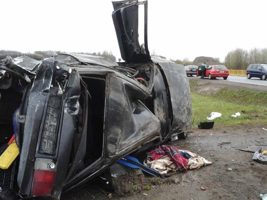 Kozły. Audi dachowało na DK 66. Kierowca w szpitalu