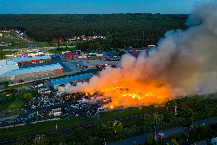 Ogromny pożar złomowiska w Lęborku (23.06.2022)