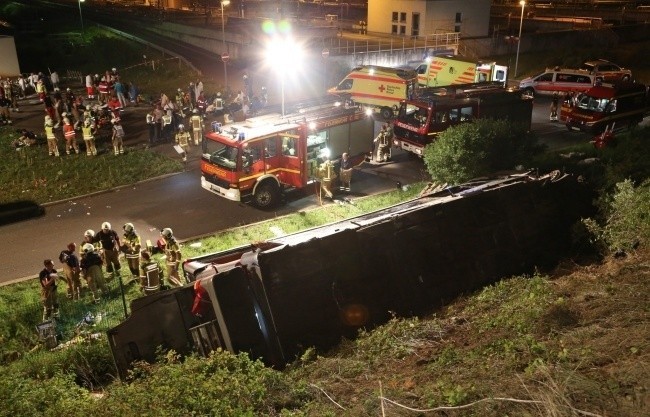 Wypadek pod Dreznem na A4. Zmarła 11 ofiara wypadku polskiego autokaru i busa [ZDJĘCIA]