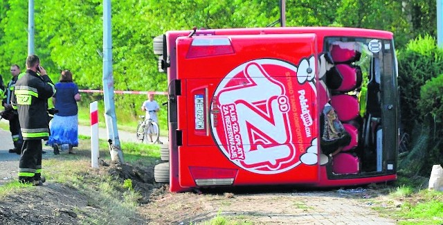 W sobotnim wypadku na drodze krajowej numer 9 w Nowej Dębie ucierpiało 38 pasażerów z wszystkich 83 jadących. Kierowca nie został ranny. W chwili zdarzenia był trzeźwy