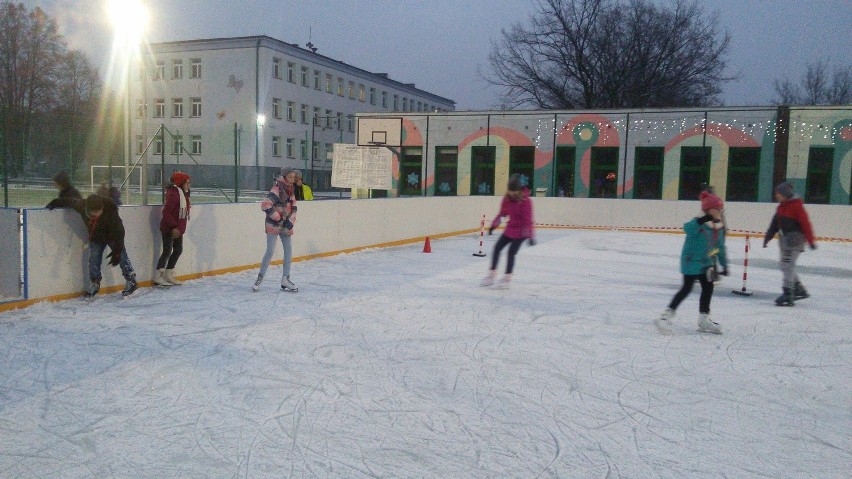 Lodowisko w Czeladzi na Piaskach już otwarte [ZDJĘCIA]