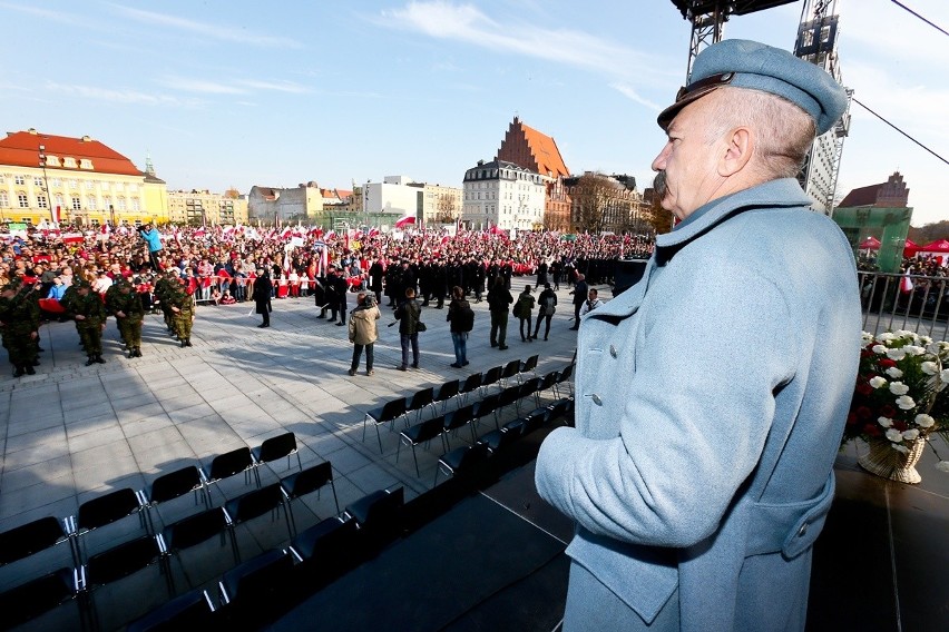 Radosna Parada Niepodległości przeszła przez Wrocław [ZDJĘCIA]