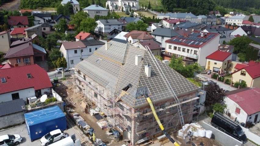 Postęp prac przy renowacji zabytkowej synagogi w Chęcinach....