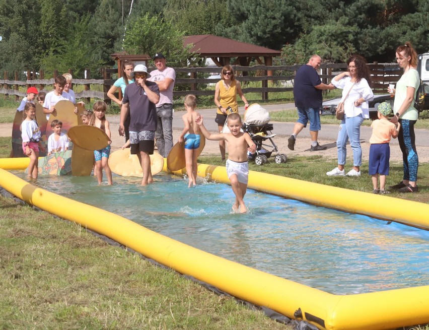 Dzieci rywalizowały na trasie biegu z przeszkodami Run Kids nad zbiornikiem Jagodno w gminie Przytyk. Zobaczcie zdjęcia