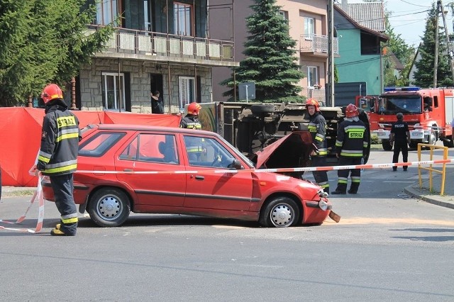 Wypadek w Niegownicach: Do tego tragicznego w skutkach wypadku doszło wczoraj, około godziny 13.00, na skrzyżowaniu drogi wojewódzkiej nr 790 oraz ulicy Kościuszki w Niegowonicach w powiecie zawierciańskim