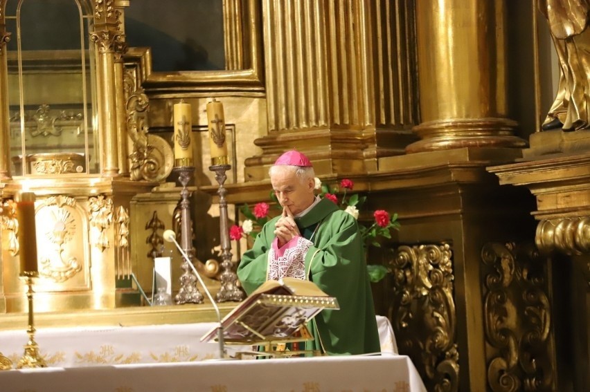 Mszy świętej będzie przewodniczył ksiądz biskup Marian...