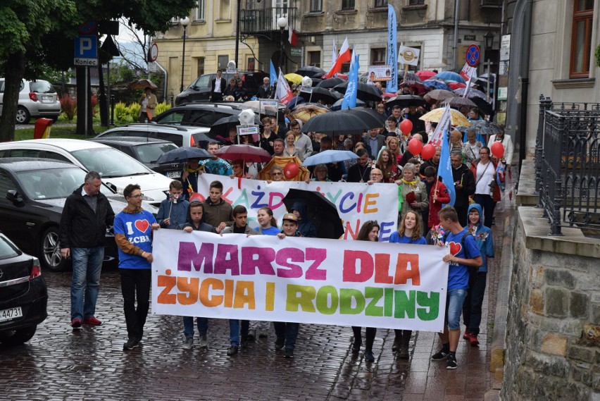 Marsz dla Życia i Rodziny przeszedł ulicami Bielska-Białej ZDJĘCIA