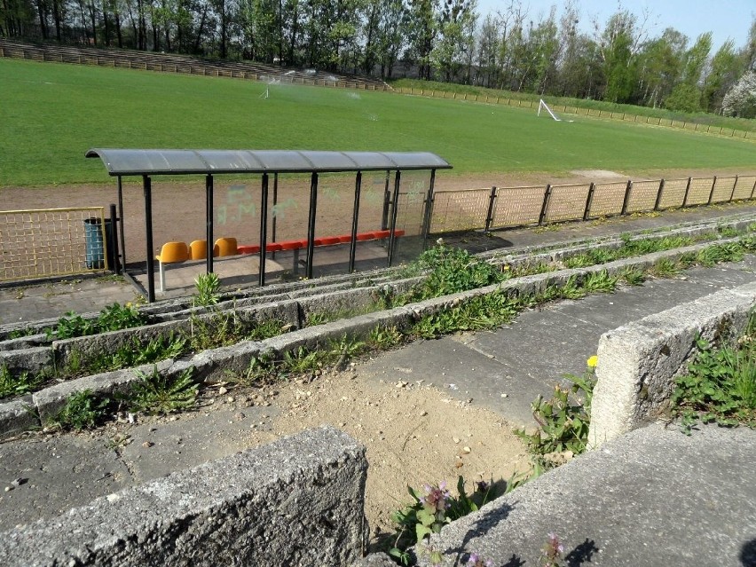 Zobacz jak było, a jak jest na stadionie w Boguszowicach