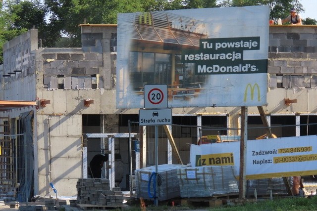 W Będzinie przy al. Kołłątaja powstaje pierwsza w mieście restauracja McDonald'sZobacz kolejne zdjęcia/plansze. Przesuwaj zdjęcia w prawo - naciśnij strzałkę lub przycisk NASTĘPNE