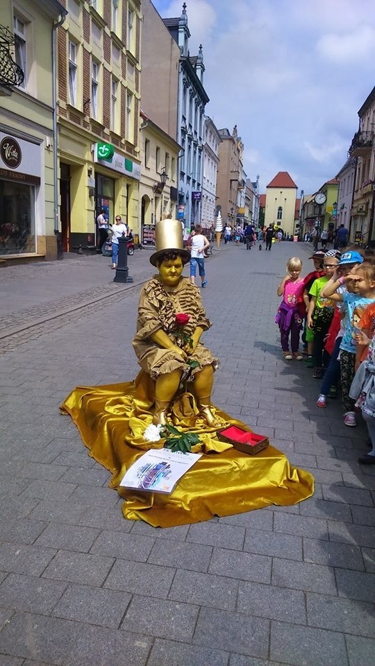 Żywe posągi ozdobiły ul. Grudziądzka. Zachwyciły...