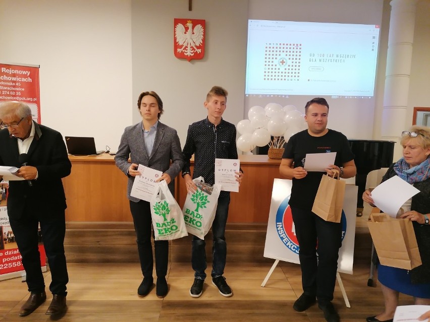 W Starachowicach rozstrzygnięto powiatowy konkurs z okazji 100-lecia Polskiego Czerwonego Krzyża