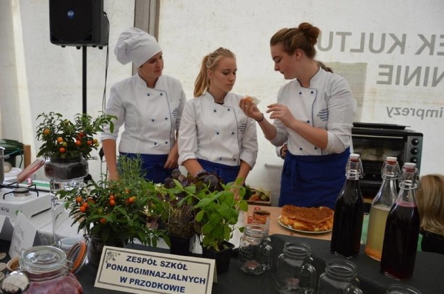 IX Festiwal Potraw Kaszubskich - Kaszebscze Jestku - przepyszne dania na udekorowanych stołach