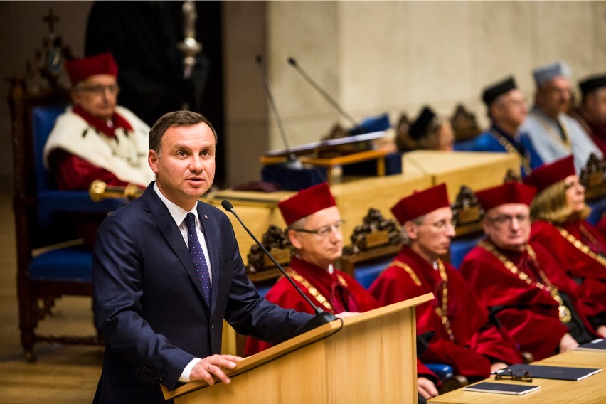 Inauguracja UJ z prezydentem Dudą i smogiem w tle