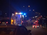 Kleosin. Wypadek na ul. Zambrowskiej. Kierowca osobówki zaczepił lusterkiem motocyklistę. 51-latek w szpitalu (zdjęcia)