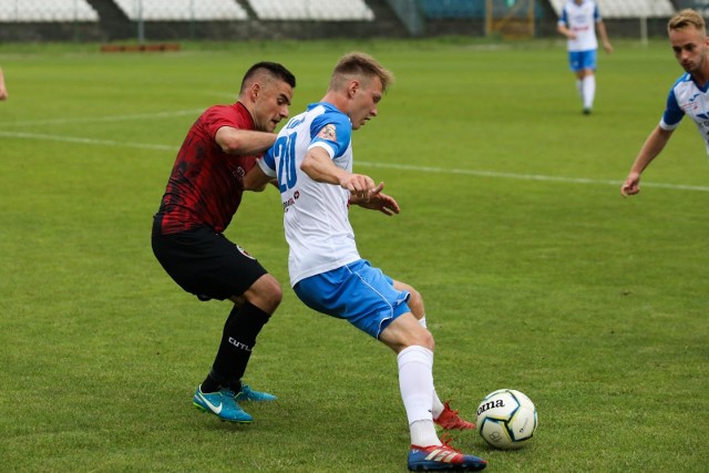 Mateusz Kocur (z lewej) popisał się asystą przy golu na 2:0.