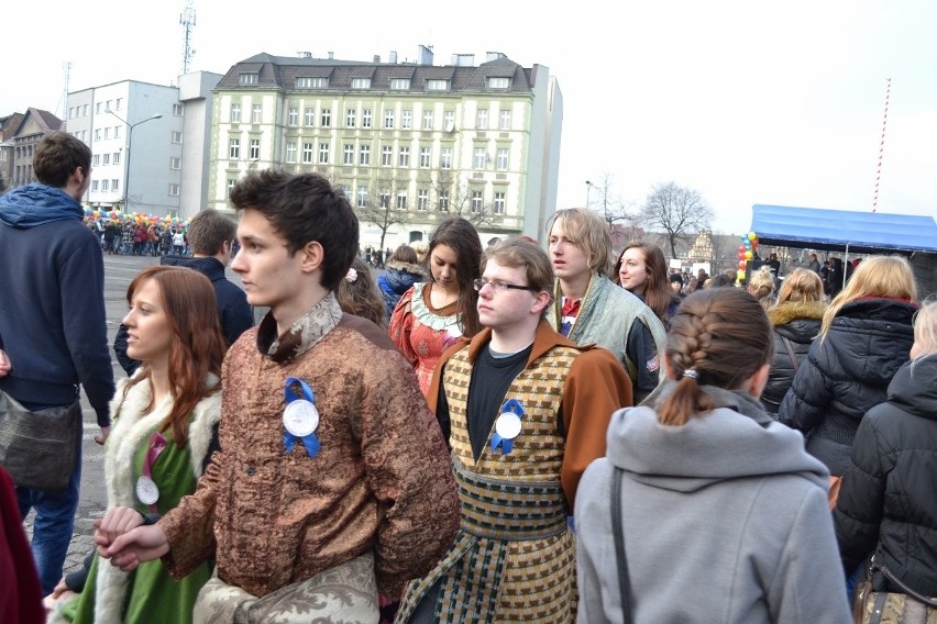 Studniówka 2014. Polonez Maturzystów w Zabrzu