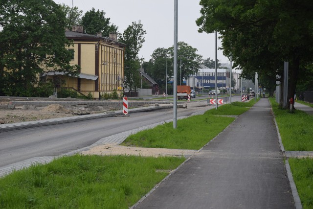 Do prac przy budowie estakady zostały skierowane największe siły. Nasyp pod wjazd jest już gotowy. Trwają roboty przy zjeździe.