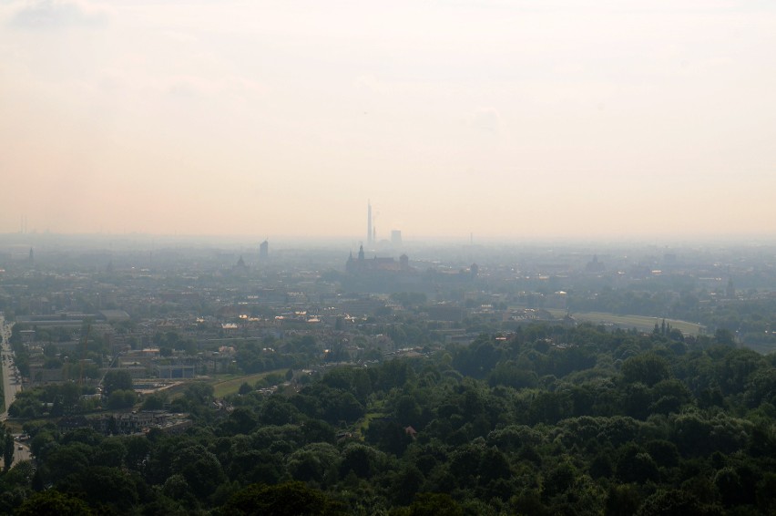 Do Krakowa powrócił smog. Gdzie jest najgorzej? [NAJNOWSZE POMIARY]