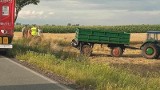 Wypadek w powiecie żnińskim. Motocyklista uderzył w naczepę ciągnika. Ranny zabrany śmigłowcem do szpitala