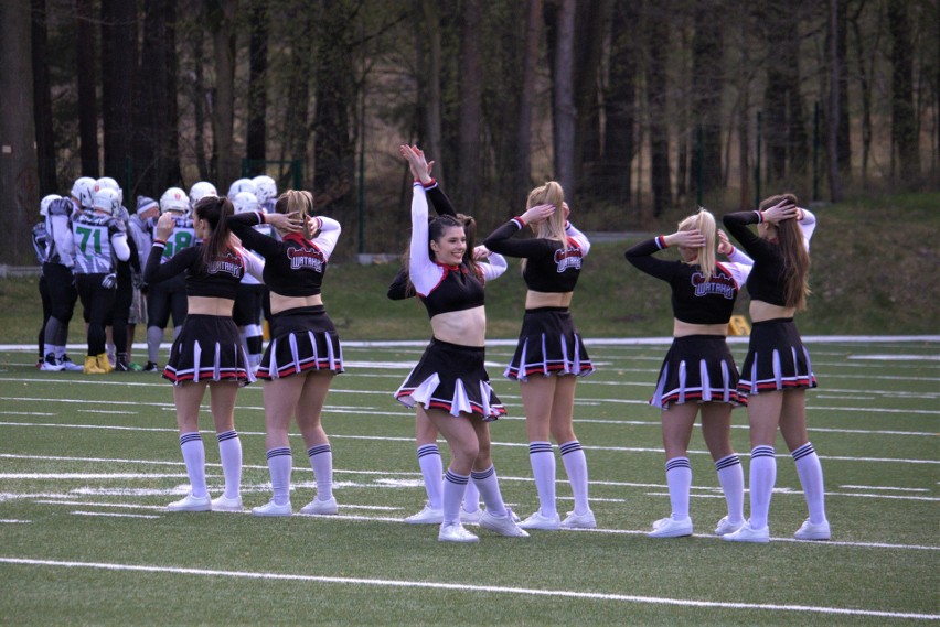 Piękne cheerleaderki Watahy Zielona Góra podczas inauguracji sezonu [ZDJĘCIA]