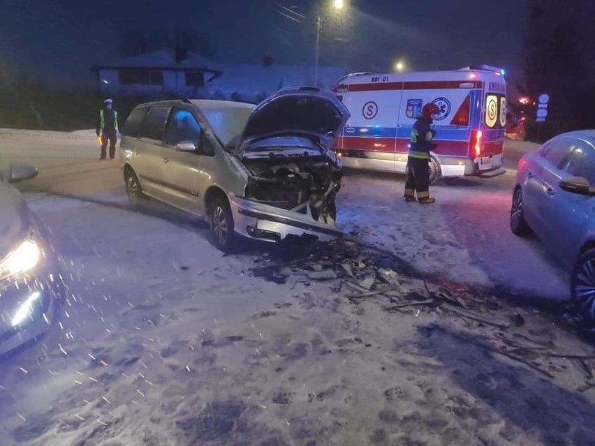 Akcja strażaków polegała na udzieleniu pomocy osobom...