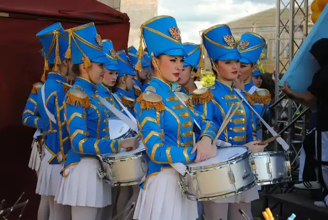 W najbliższy weekend 15-16 kwietnia w godzinach 11-16 w sali sportowej SP nr 3, odbędą się Mistrzostwa Tańca Mażoretkowego. Mażoretki zwykle towarzyszą orkiestrom dętym, choć nie tylko.  W konkursie udział wezmą piękne uczestniczki z Polski północno-zachodniej.