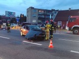 Wypadek na Hetmańskiej. Kierowca bmw ściął latarnię przy Auchan (zdjęcia)