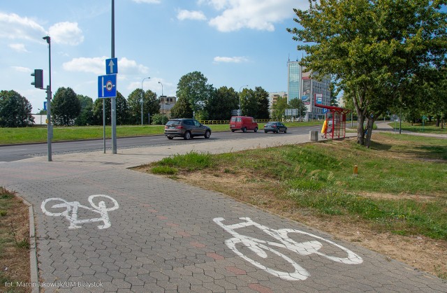 W Białymstoku powstanie nowa ścieżka rowerowa. Będzie wiodła przez Aleję Jana Pawła II. Na terenie miasta zostaną też ustawione kolejne stojaki rowerowe. Miasto podpisało już umowę z wykonawcą tej inwestycji.