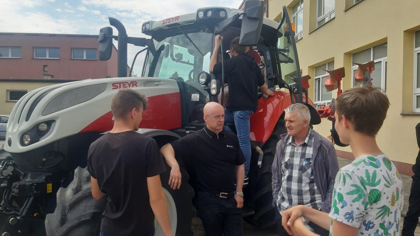 Udane dni otwarte Zespół Szkół Centrum Kształcenia Rolniczego w Krzelowie. Zobacz zdjęcia