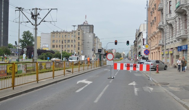 Poranek 1 lipca na ulicach w centrum Łodzi