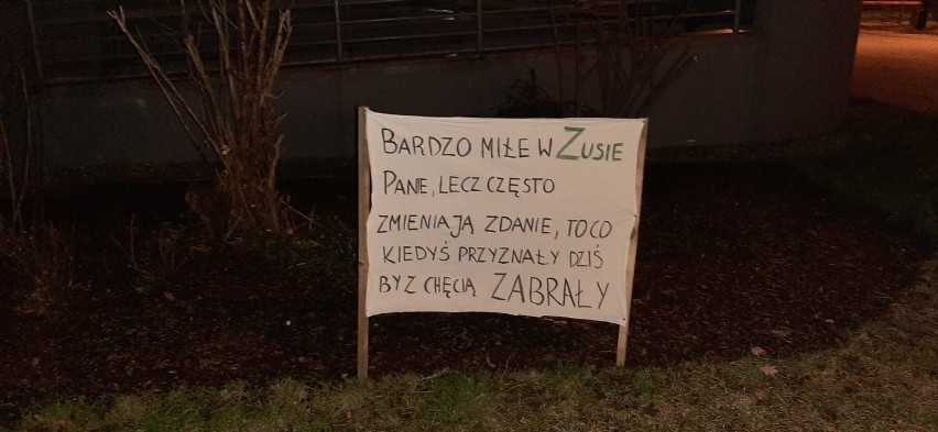 Sprzed opolskiego ZUS-u banery zostały usunięte tuż po tym,...