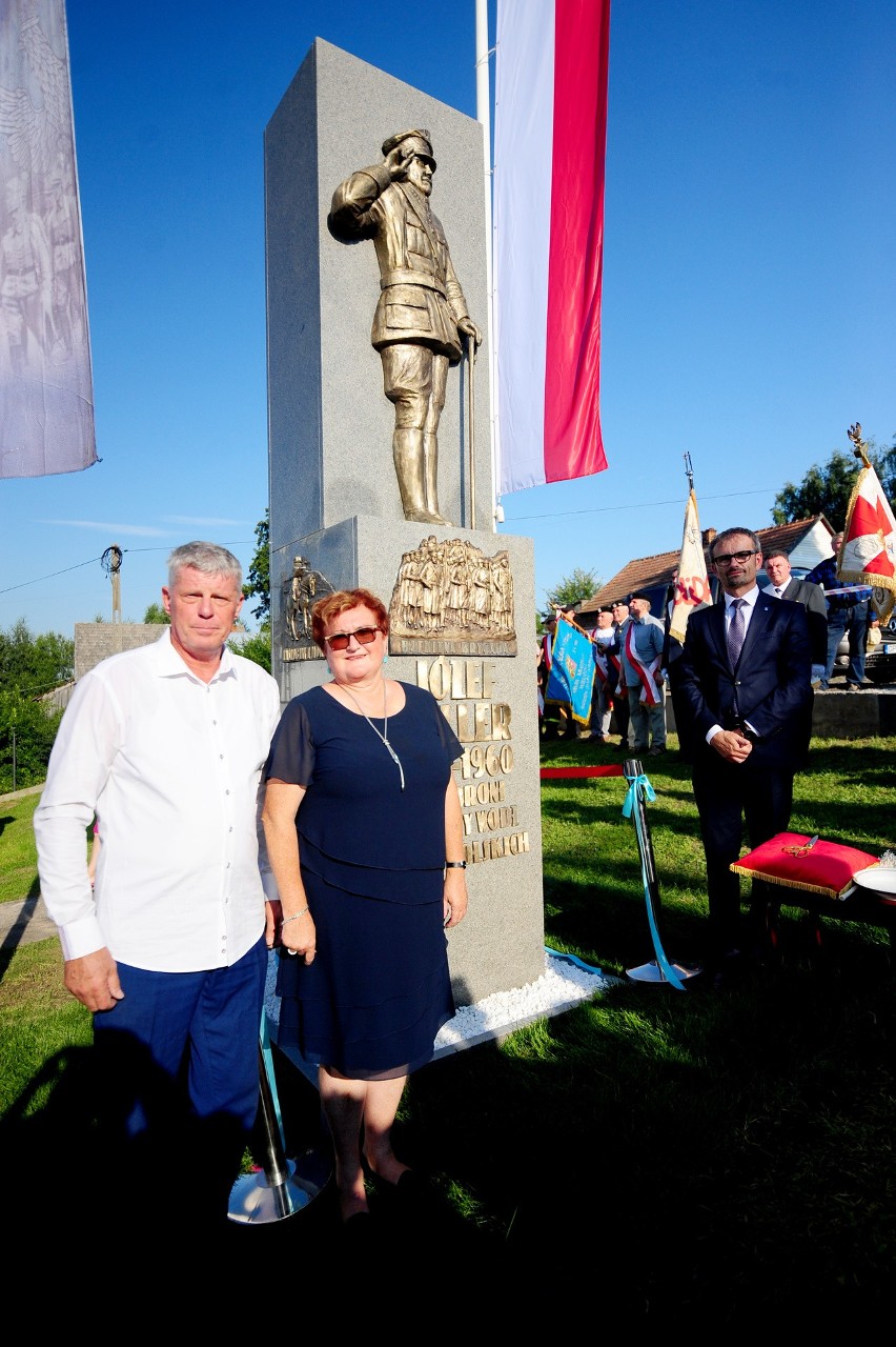 Uroczystości w Jurczycach - odsłonięcie pomnika gen. broni...
