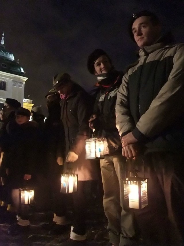 Betlejemskie Światło Pokoju przywieźli do Białegostoku harcerze