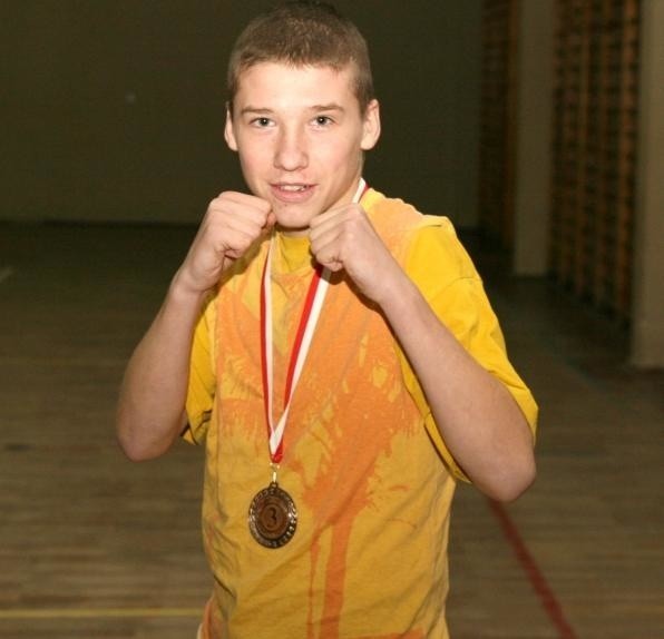Brązowy medalista Mistrzostw Polski kadetów i członek kadry narodowej, Tobiasz Zawadzki.