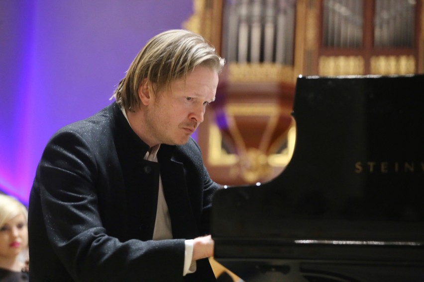 Solistą wieczoru był estoński pianista Kristjan Randalu