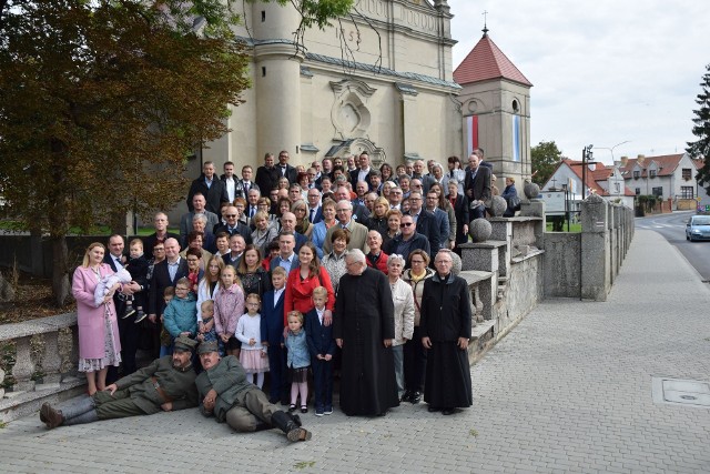 Po mszy św. wykonano wspólną, pamiątkową fotografię