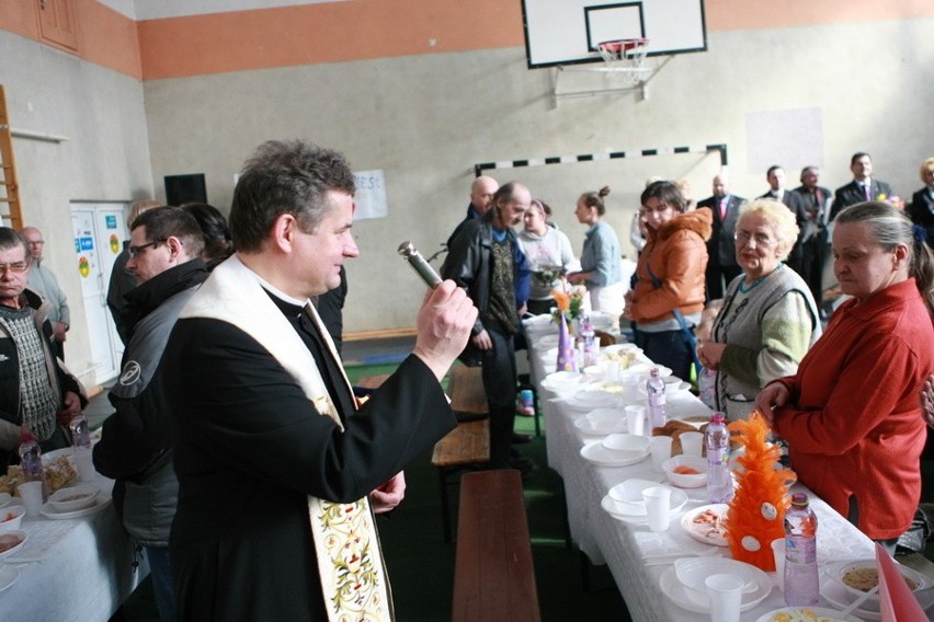 Śniadanie wielkanocne Caritas w Słupsku