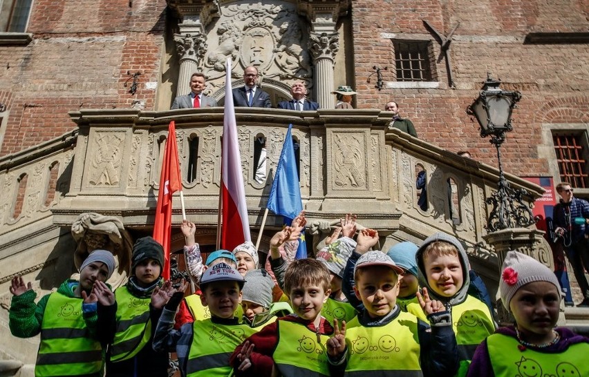 Zrewitalizowane przedproże Ratusza Głównego Miasta w Gdańsku...