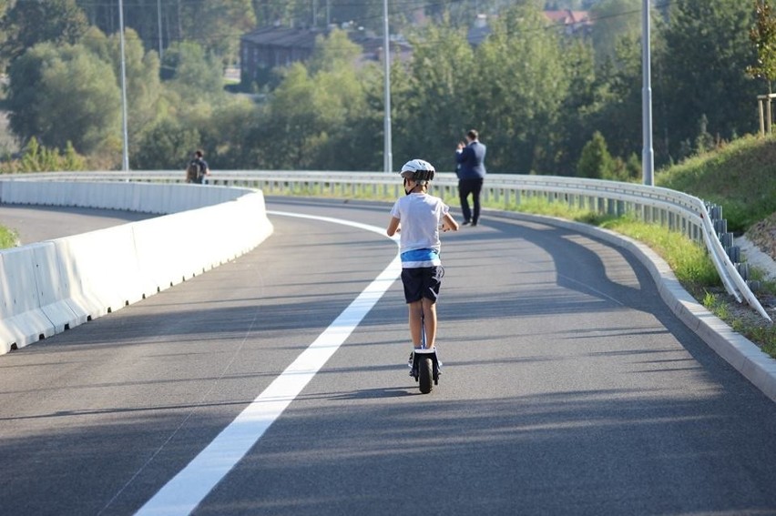 Ruda Śląska: Trzeci odcinek trasy łączącej DTŚ i autostradę A4 jest już gotowy ZDJĘCIA