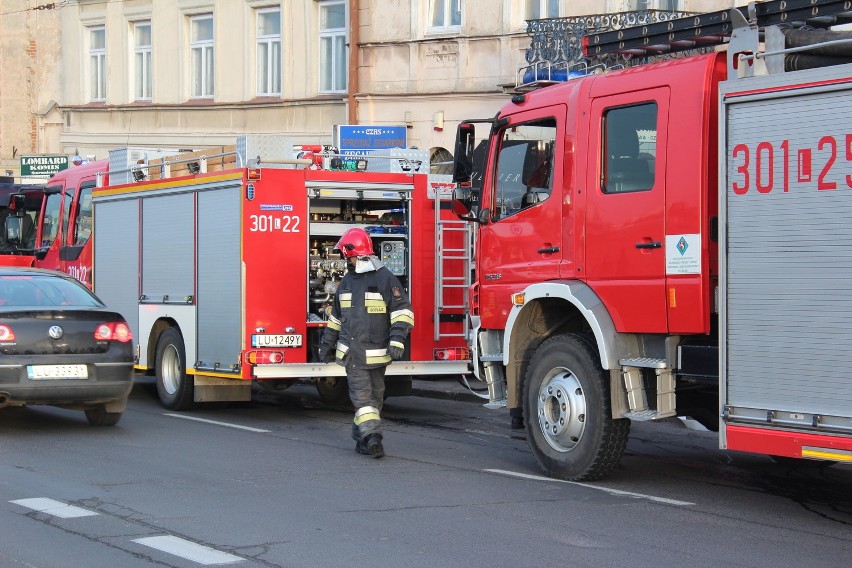 Pożar kamienicy przy ul. Lubartowskiej (ZDJĘCIA, WIDEO)