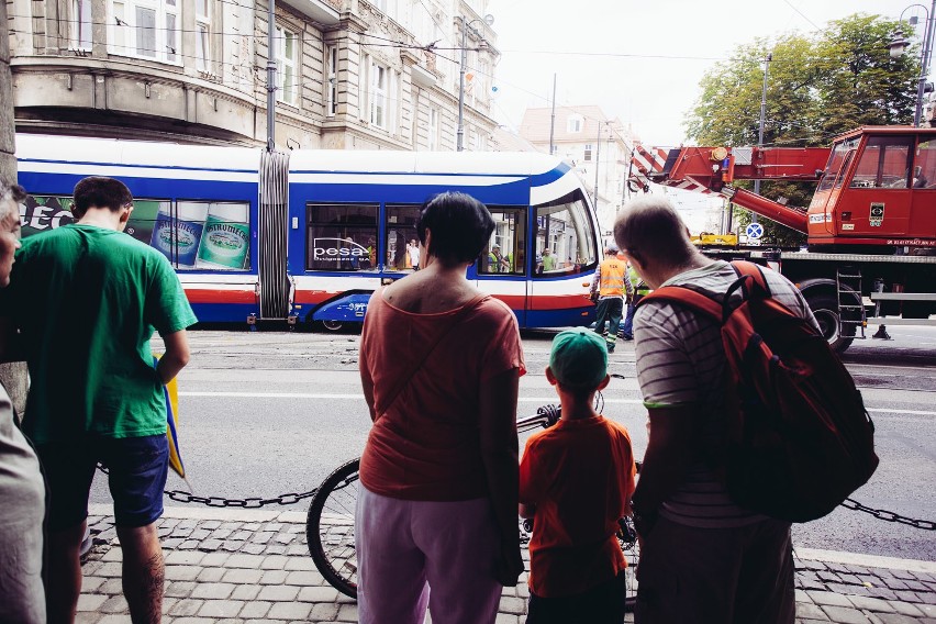 Wykolejony tramwaj linii nr 3 w Bydgoszczy [zdjęcia]